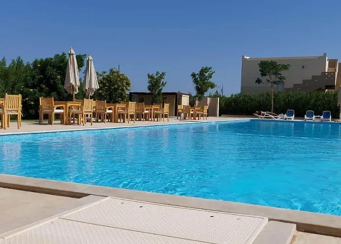 1 Bed With Public Pool Hottub & Petsok Apartman Gurdaka